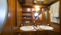 Classic Yacht OVER THE RAINBOW -  Guest Ensuite 2